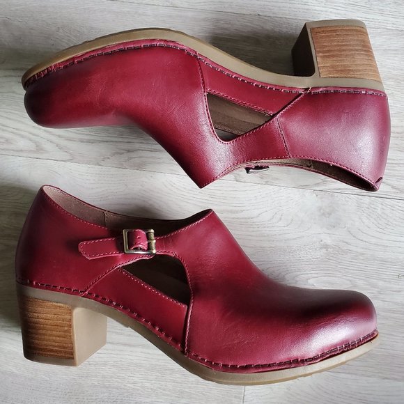 dansko hollie cutout bootie
